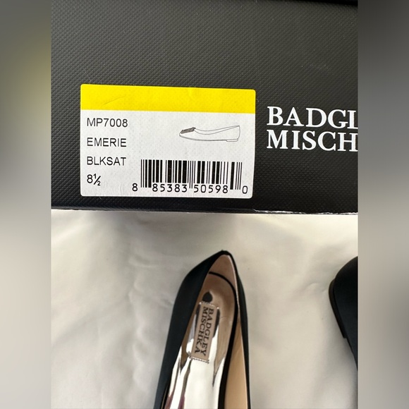 Badgley Mischka Emerie Embellished Crystal Buckle Satin Slip on Flats NWT 8.5 - Picture 2 of 9